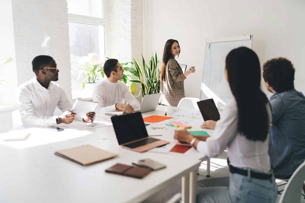 Quelles stratégies pour une carrière réussie en tant que professionnel en analyse de tendances de marché ?