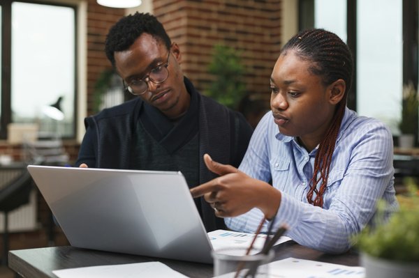 Solutions d'automatisation personnalisées par une agence d'experts